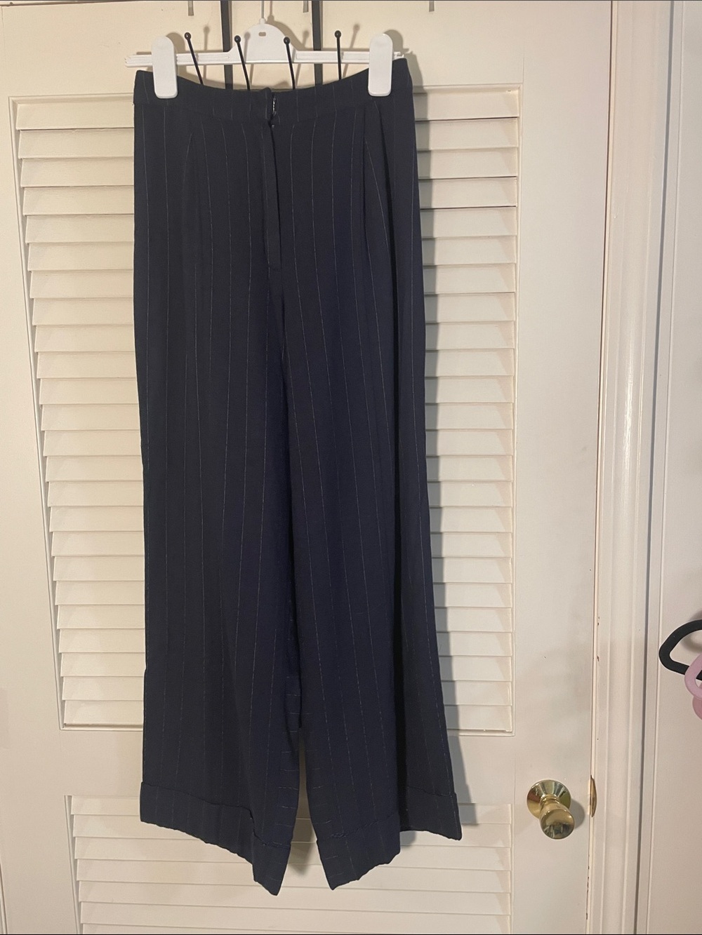 Trina Turk Navy White Contrast Pinstripe Wide-Leg Cuff Relaxed Fit
Trousers
